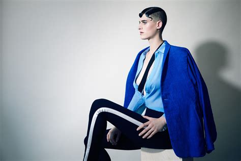 rain dove androgynous model is breaking down gender roles in fashion huffpost uk