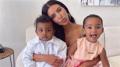 Kim Kardashian Dévoile Une Très Rare Photo De Ses 4 Enfants Réunis