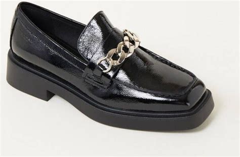 vagabond jillian loafer van lakleer met ketting detail schoenennl