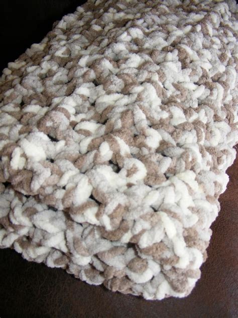 crochet baby blanket bernat baby blanket yarn blanket afghan