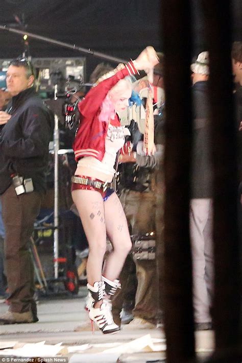 Margot Robbie Transforms Into Harley Quinn On Suicide