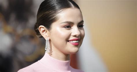 Selena Gomez Posta Foto Mostrando Cicatriz Da Cirurgia E Aproveita Para