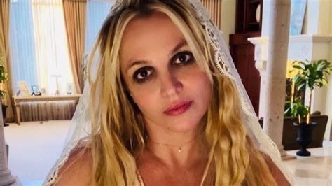 Clip Mit Brautschleier Britney Spears Heiratet Sich Selbst
