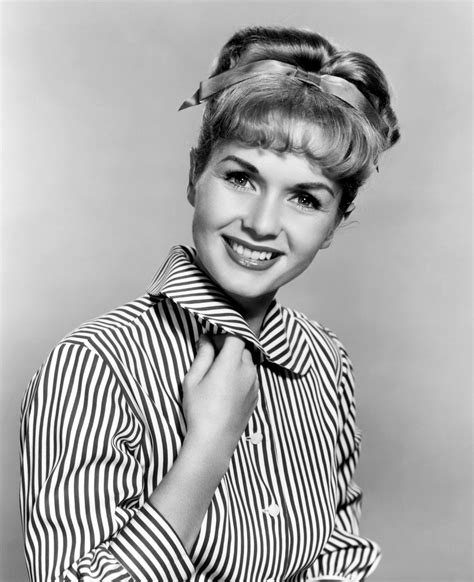 Love Those Classic Movies In Pictures Debbie Reynolds