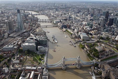 river thames polluted  microplastics   finding   foods study finds london