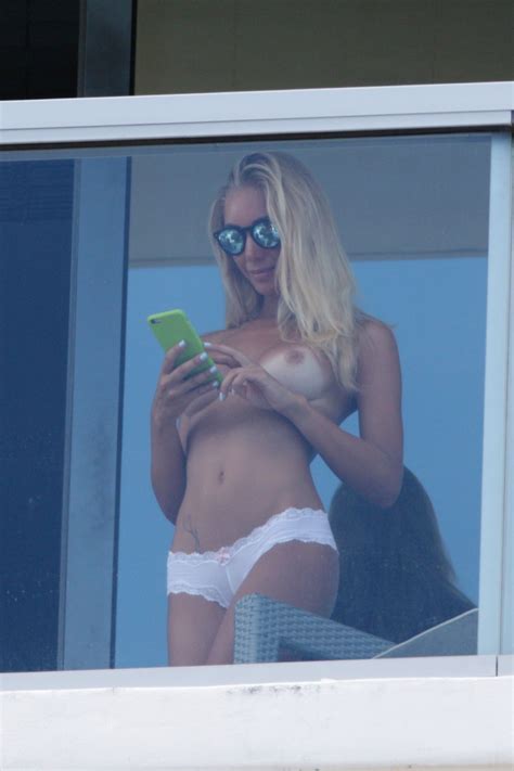 laura cremaschi topless cameltoe candids on a balcony celebrity