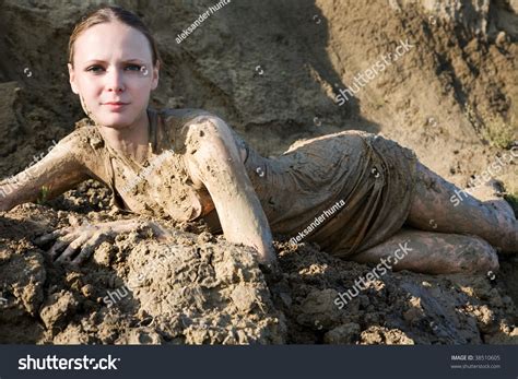 Girl Naked On Mud New Porno