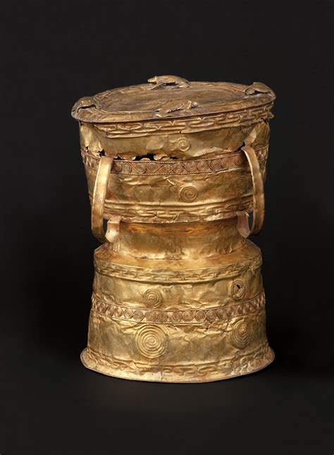 dong son ritual gold drum arts  southeast asia