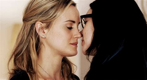 7 ridiculous myths about bisexual women love