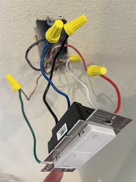 wiring      lutron lights set  properly toggle switch   lights
