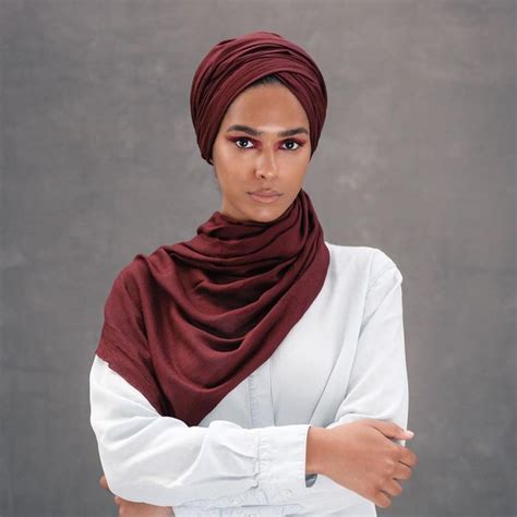 jilbab  cocok  baju warna merah marun hijab aisa