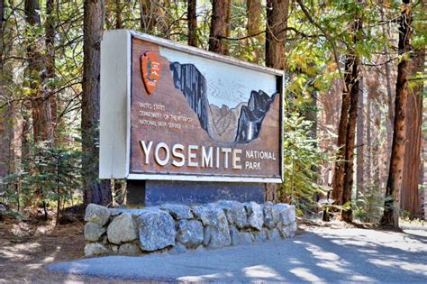 Welcome To Yosemite National Park Sign California Round