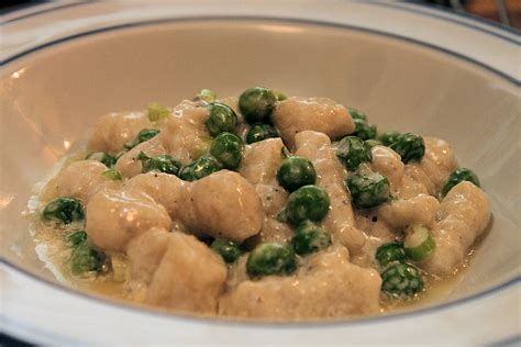 riffin   kitchen potato gnocchi  gorgonzola cream sauce
