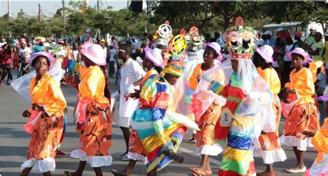 doze grupos disputaram titulo principal  carnaval de luanda ver angola diariamente