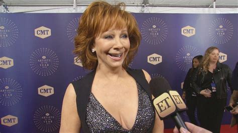 reba mcentire moved to tears while accepting cmt lifetime