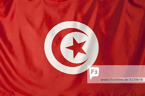 tunesien flagge roter halbmond und roter stern  weissem kreis mit