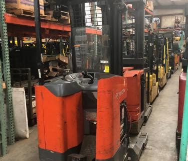 toyota reach forklift battery  battery charger included
