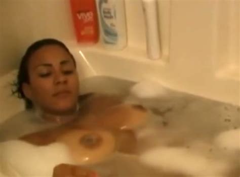 Short Haired Ebony Gal Takes A Bath Before Having Sex Video