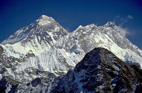 natural beauty mount everest  highest peak   world