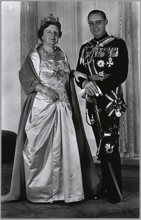 koningin juliana en prins bernhard queen  sweden royal jewels