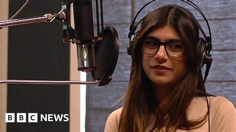 mia khalifa filmed a porn scene where she was wearing a hijab bbc news