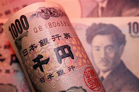 japanese yen sees  gain  weeks  intervention asia