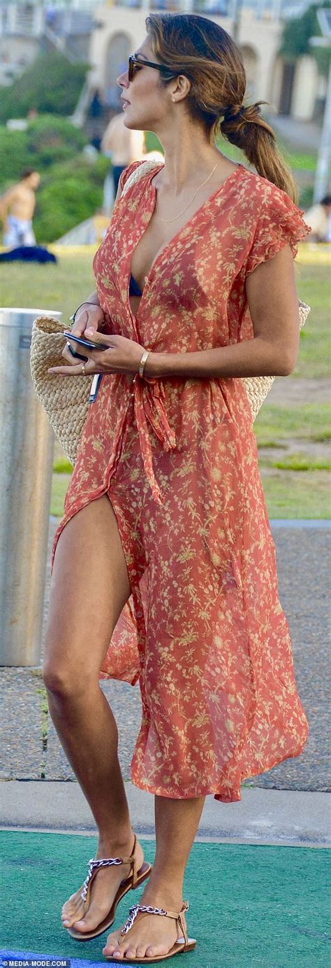 actress pia miller is seen without her engagement ring amid news she