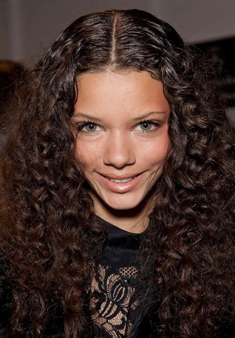 daily hairstyles gorgeous long curly hairstyle  marina nery