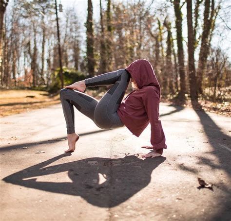yoga photography photo shoots outdoor poses plus size artistic nature 👉