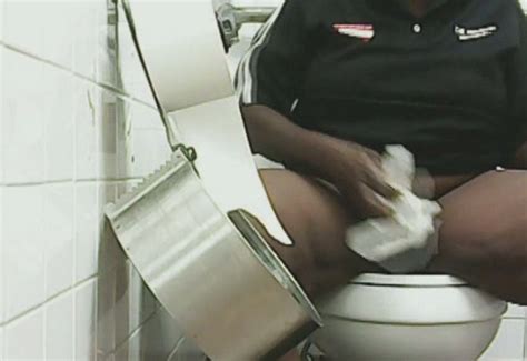 Chunky Black Mature Woman Uses Lots Of Paper To Wipe Her Pussy Mylust