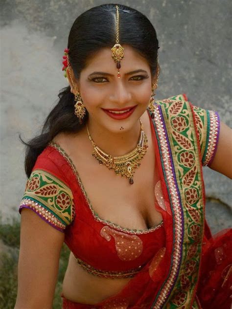 watch sexy mallu actress hot image and hot aunty scene