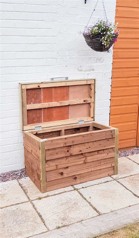 build  outdoor storage box