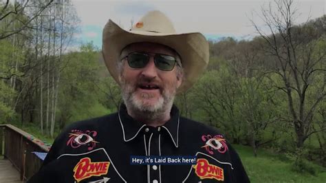 laid back country picker wants you to respond to the 2020