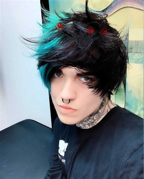 emo hairstyles  guys  fit  edgy personality emo