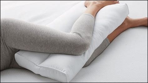 learn what are the benefits of sleeping with a pillow between your legs