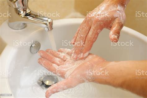 Caucasian Man Handwashing Rotational Rubbing Of Fingers Into Palms 照片檔及