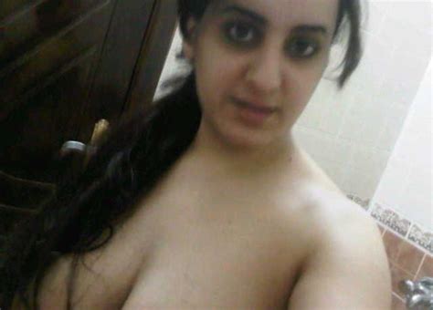Indian Mature Muslim Mom Showing Her Big Boobs And Pussy 28 Pics