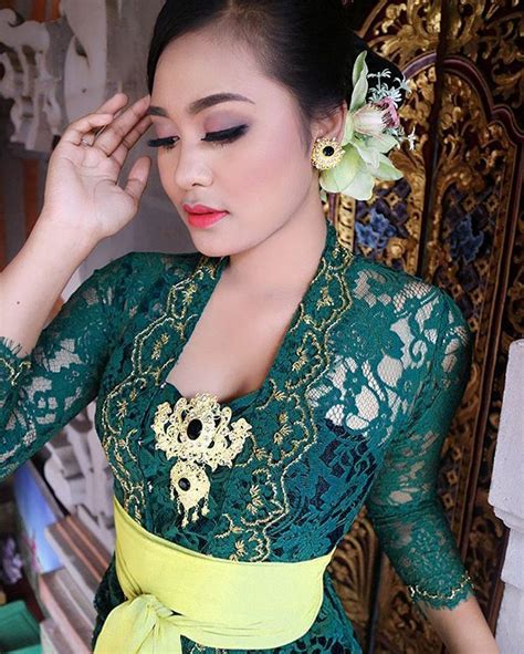 Captionnya Apa Ya 😂 Kebaya Bali Kebaya Dress Traditional Fashion