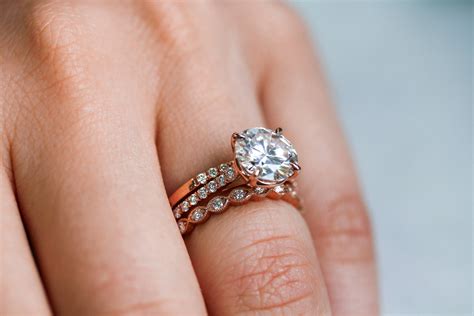 Correct Way To Wear Wedding Rings Wedding Rings Sets Ideas