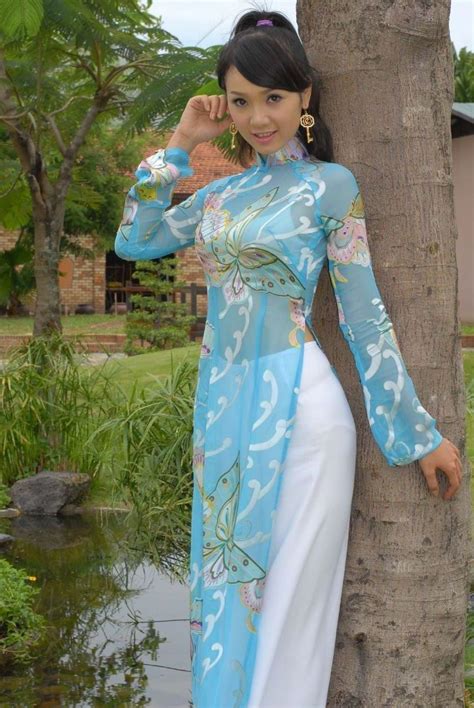 Modern Vietnamese Ao Dai They Re Going See Through Now