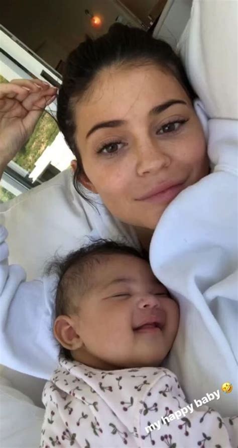 Kylie Jenner Poses Makeup Free With Stormi