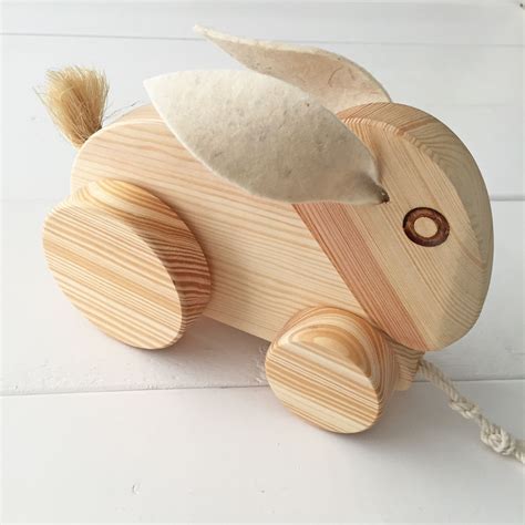 houten trekkonijn trekdier hout kraamcadeau houten speelgoed babykamer naturel