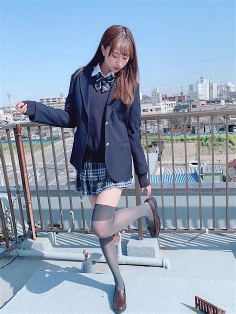 現役女子高生・藤川らるむが制服姿で太ももあらわ「世界一かわいいjk」と絶賛 ライブドアニュース