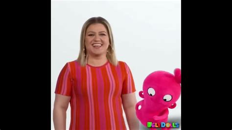Kelly Clarkson Describes Her Uglydolls Character Moxy Youtube