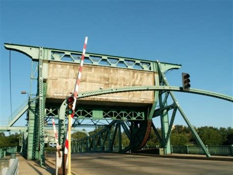 Sex Offender 81 Jumps Off Joliet Bridge Drowns Police Joliet Il