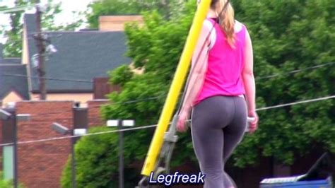 Watch Thick Pawg Milf In Yoga Pants Jogging And Walking