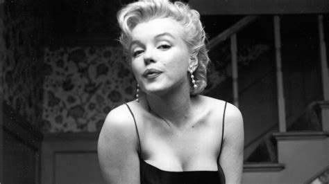 Marilyn Monroe Wallpapers Images Photos Pictures Backgrounds