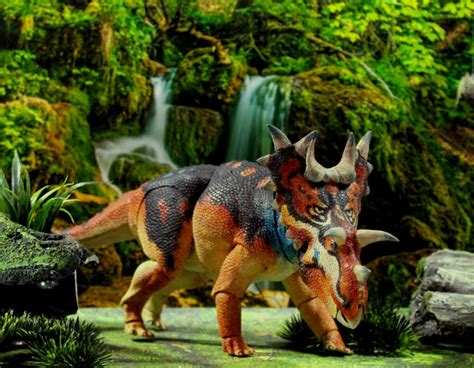 beasts   mesozoic ceratopsian spiclypeus reveal