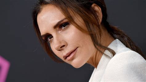 victoria beckham beauty debuts with smoky eye makeup line