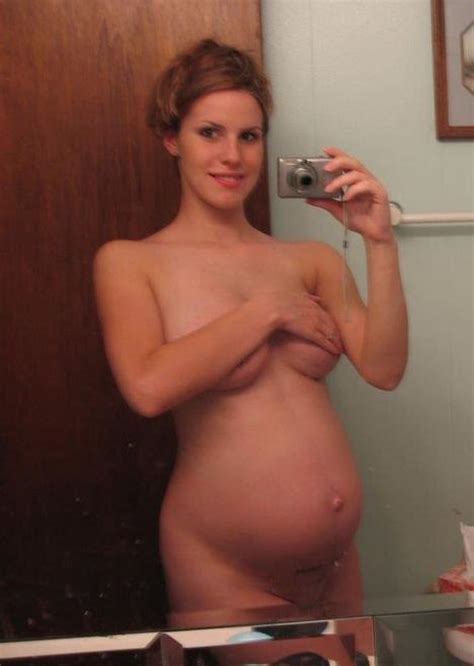 pregnant cutie giving us a nude selfie as a present